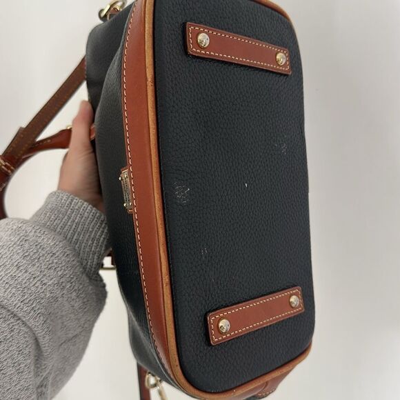 Vintage Dooney And Bourke Pebbled Leather Domed 2 Way Handbag - Picture 5 of 7